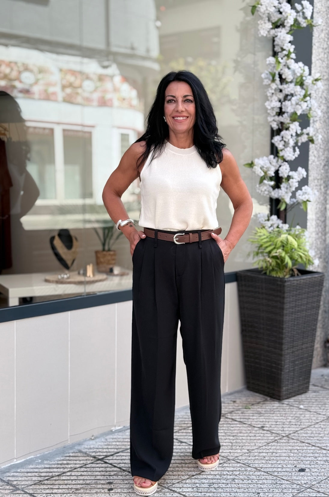 PANTALÓN PINZAS CINTURÓN NEGRO