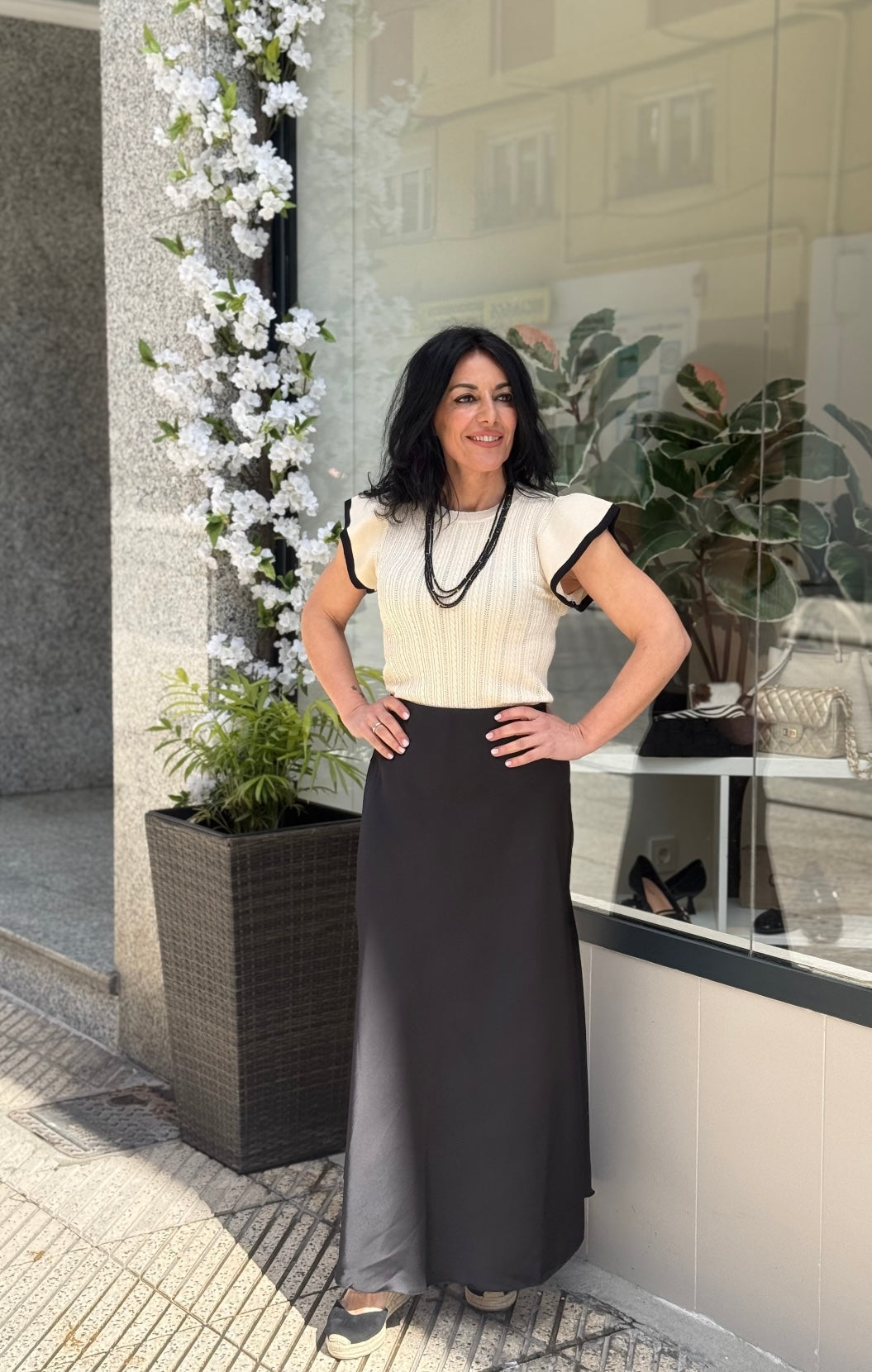 FALDA SATINADA NEGRA