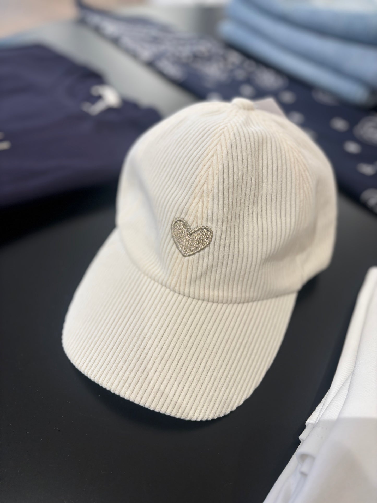 GORRA LOVE BEIGE