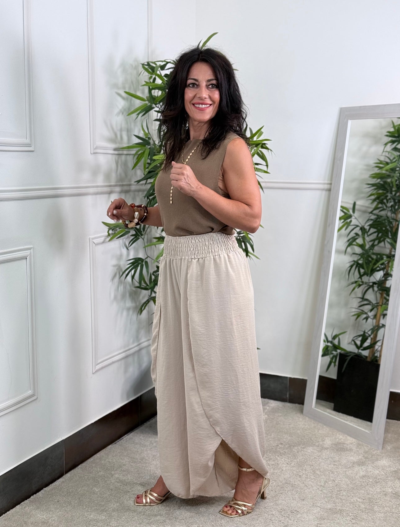 PANTALÓN ENGOMADO ABERTURA BEIGE