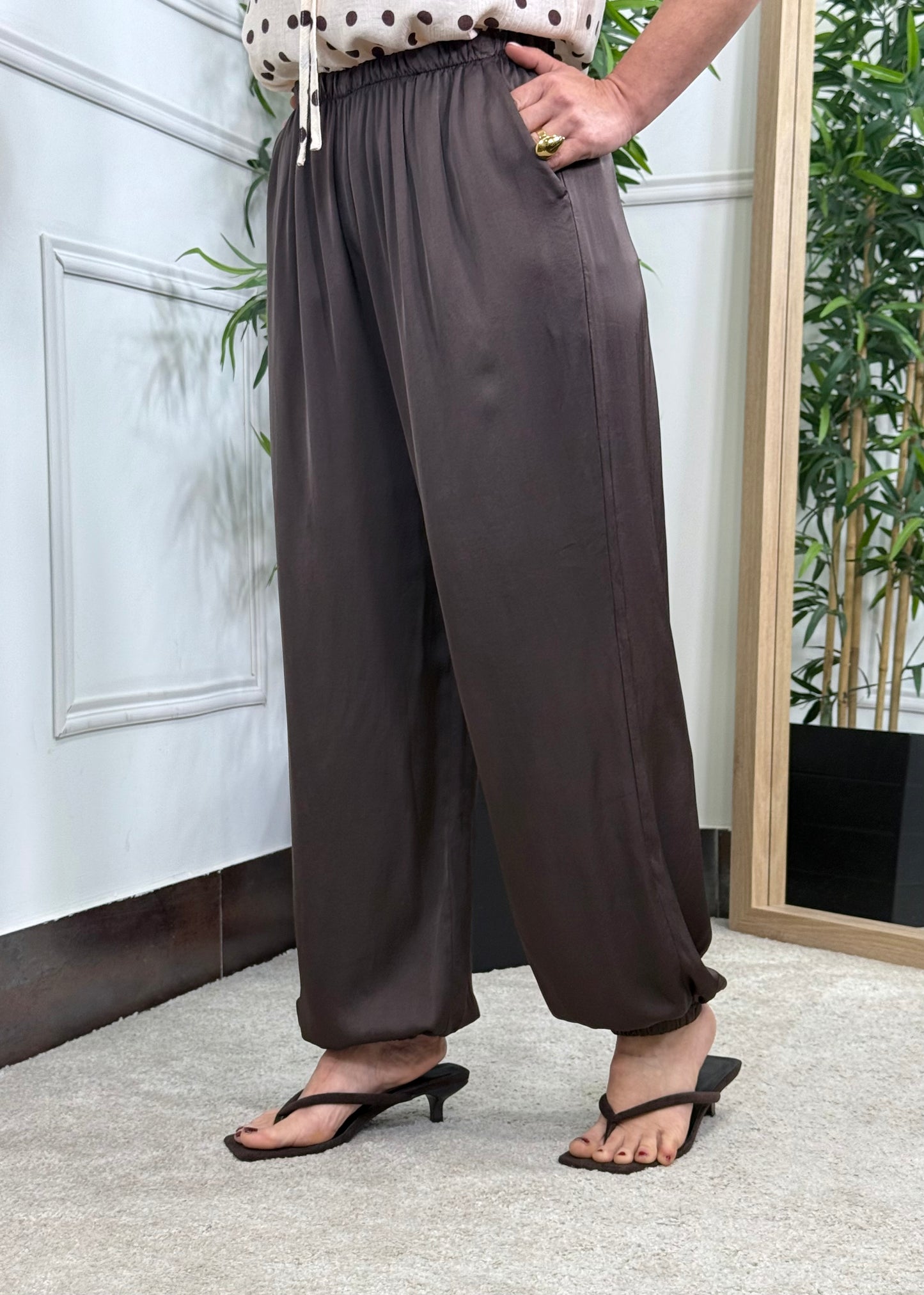 PANTALÓN BOMBACHO SATINADO CHOCOLATE