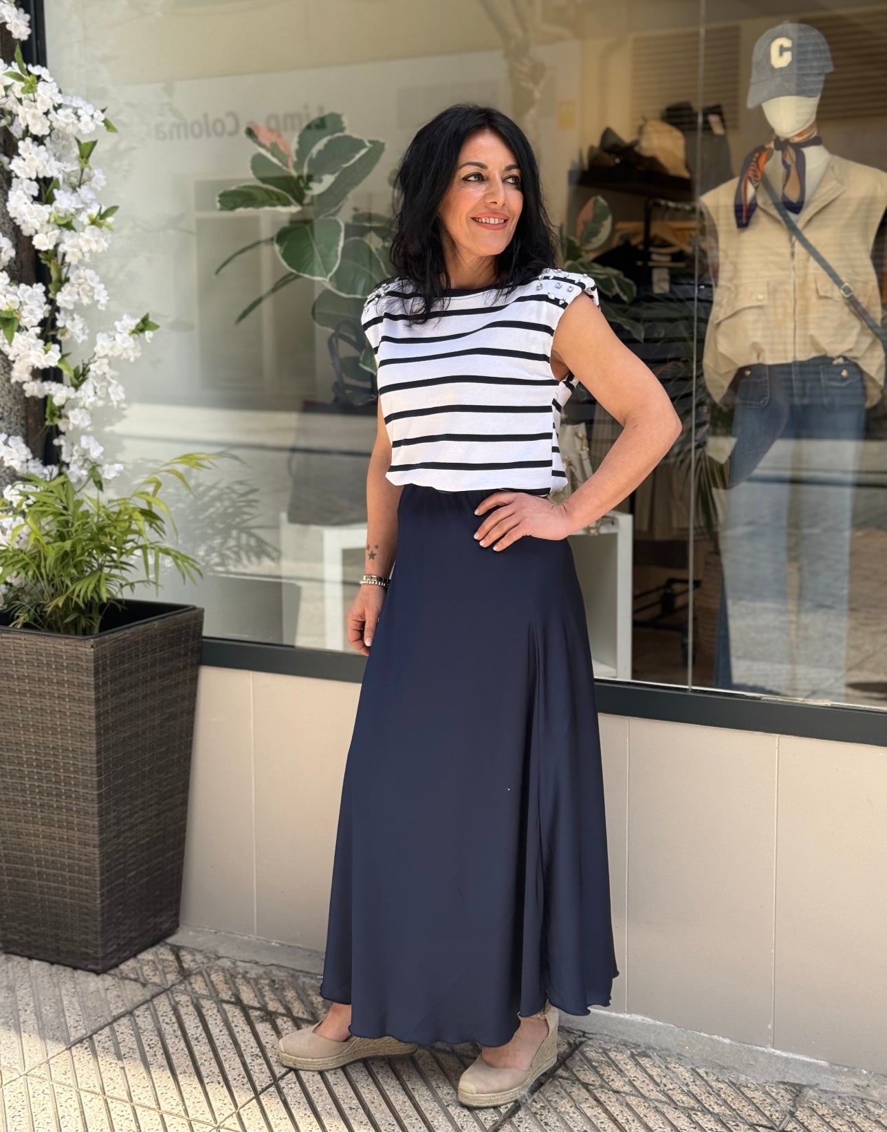 FALDA SATINADA AZUL MARINO