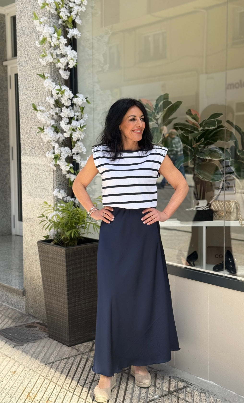 FALDA SATINADA AZUL MARINO
