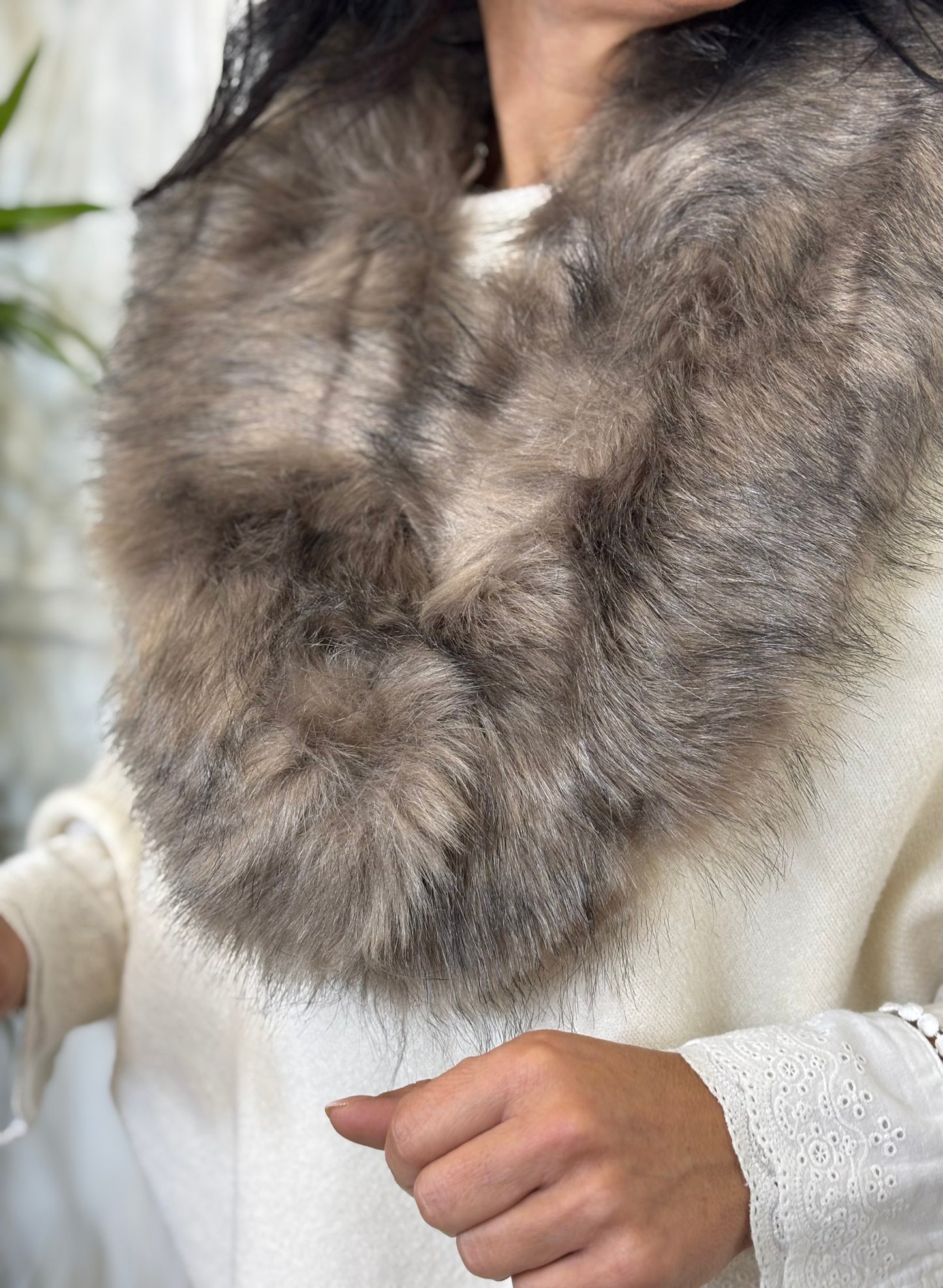 CUELLO PELO TAUPE