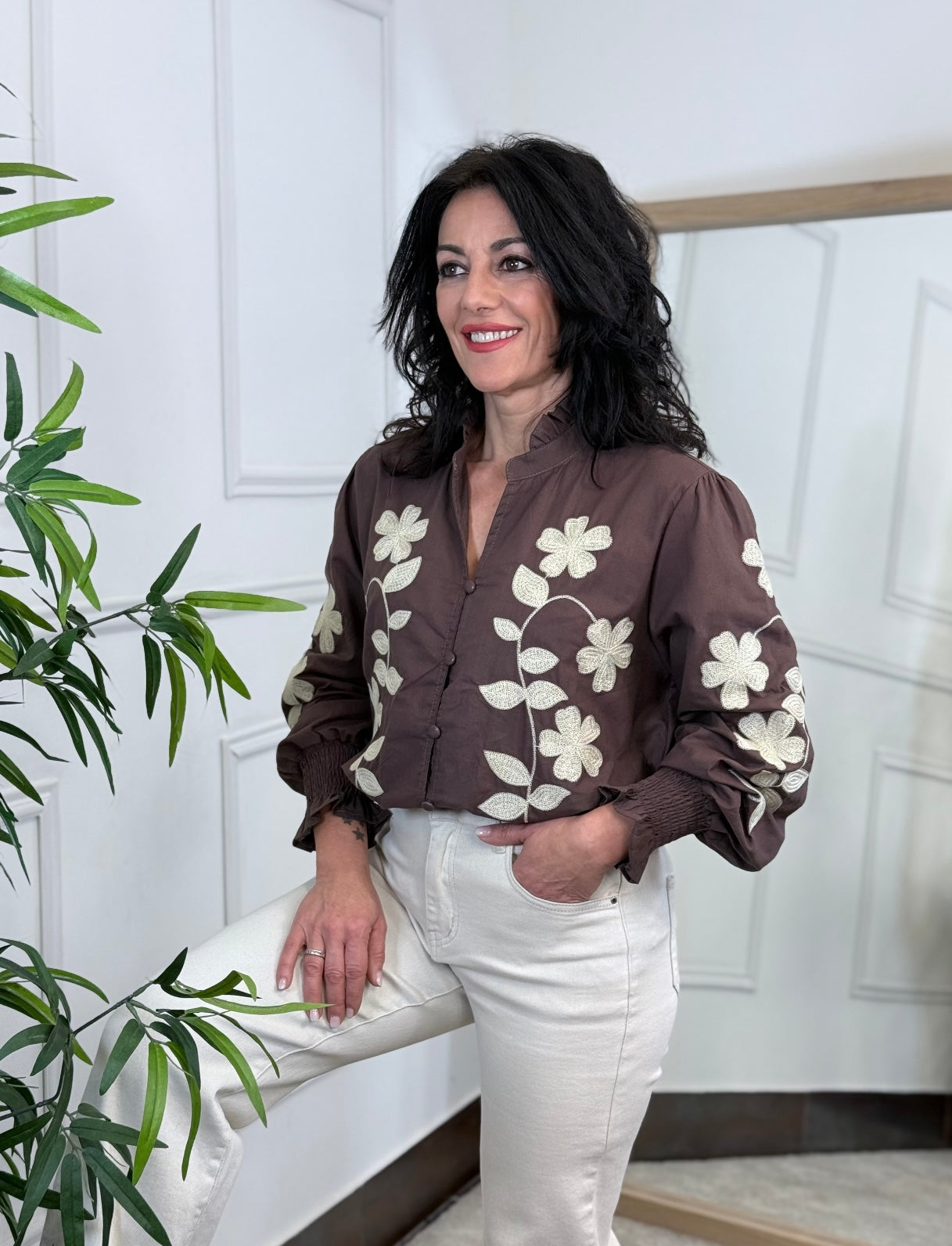 CAMISA WEAR BORDADA CHOCOLATE