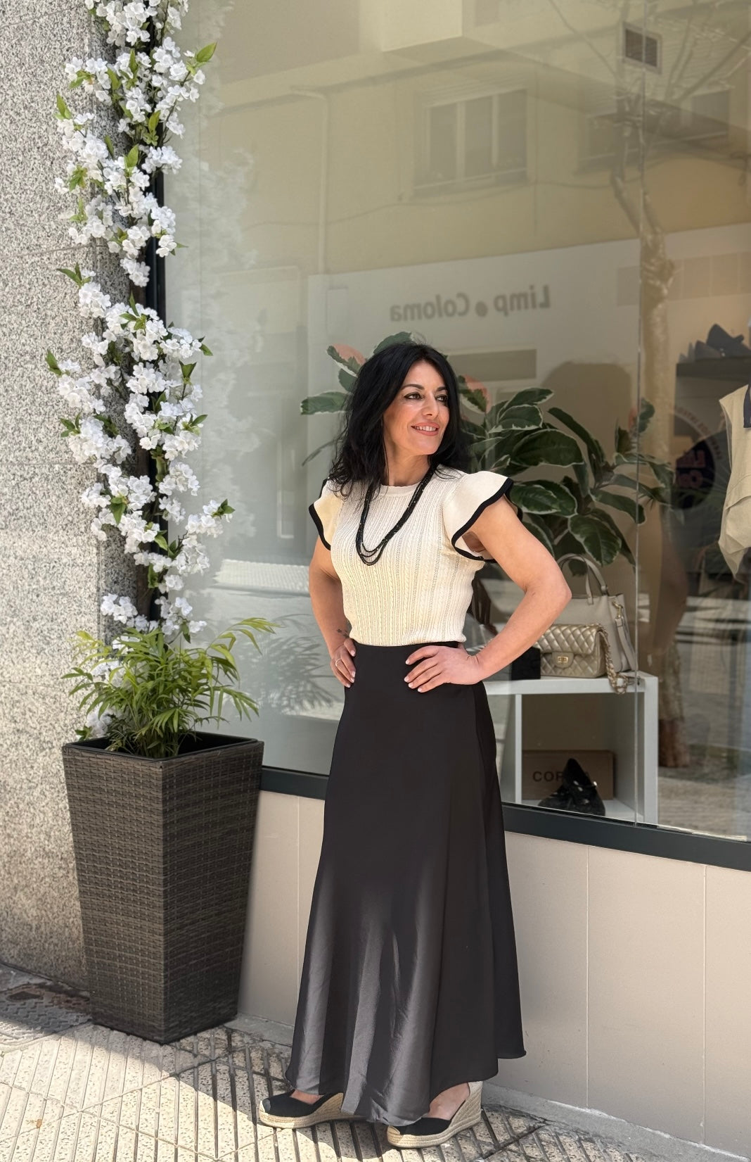 FALDA SATINADA NEGRA