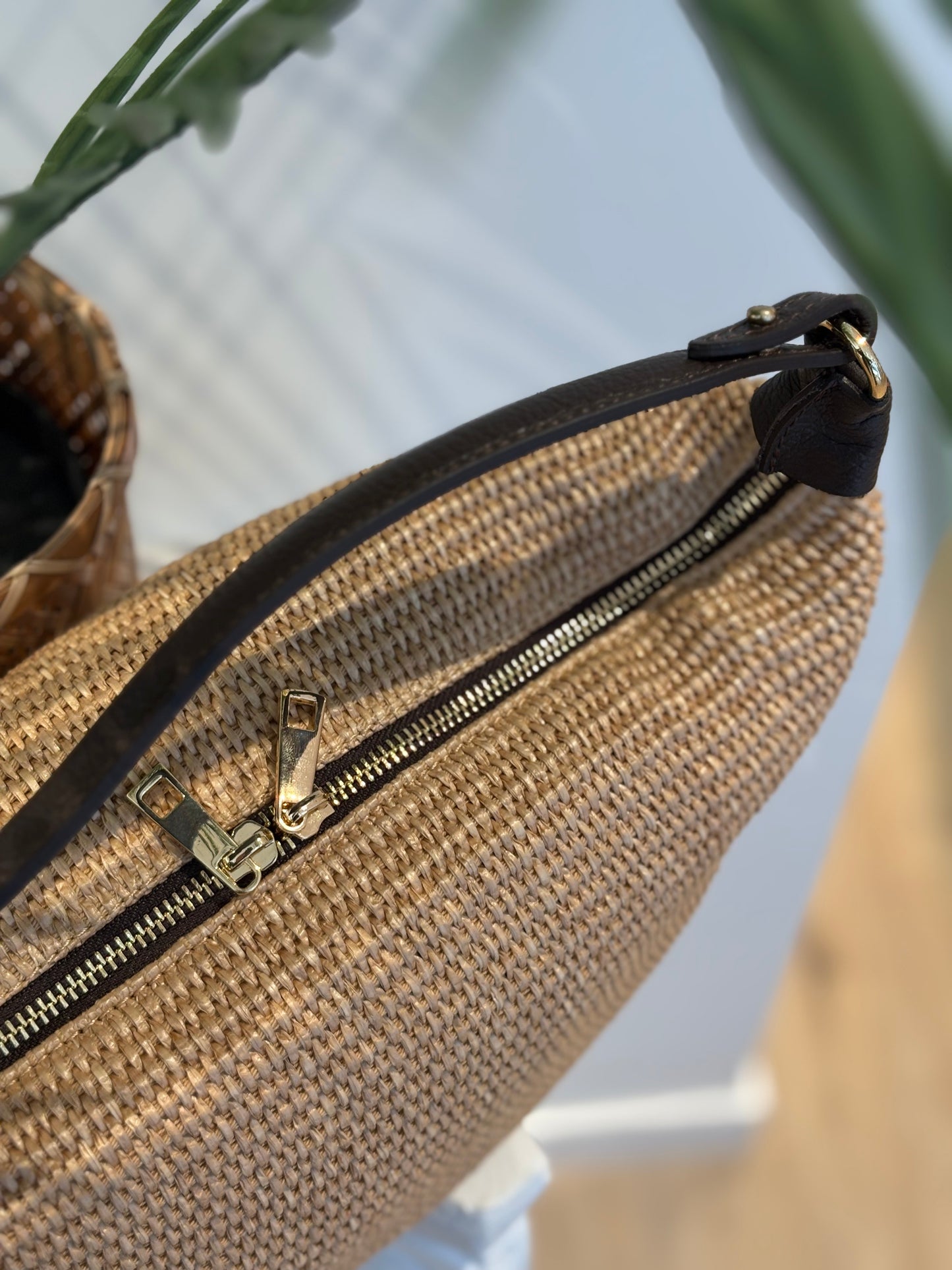 BOLSO SOFÍA RAFIA Y PIEL CHOCOLATE