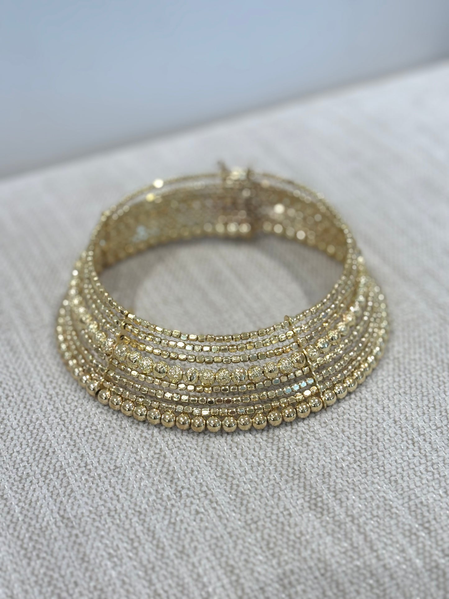 CHOCKER GOLD