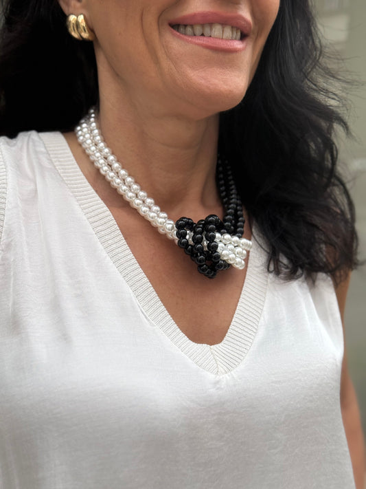 COLLAR BLACK AND WHITE