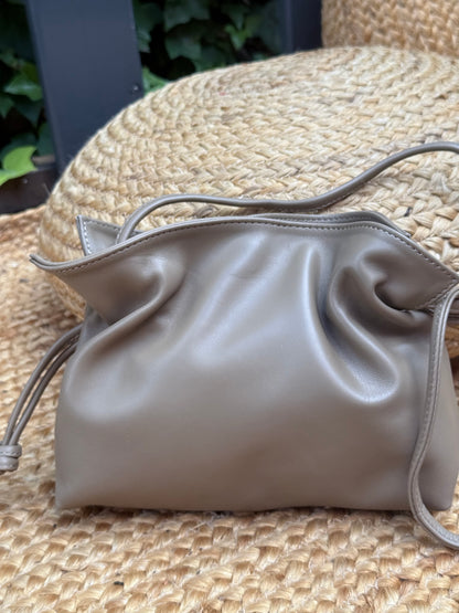 BOLSO LOVE PIEL TAUPE