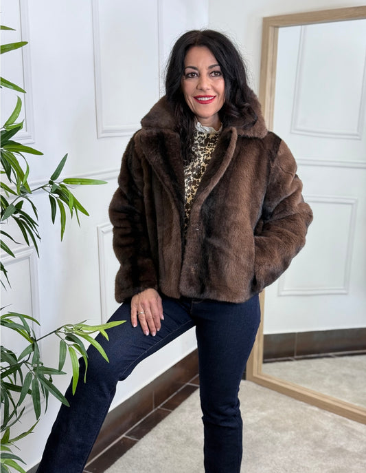 ABRIGO BUDAPEST PELO CHOCOLATE