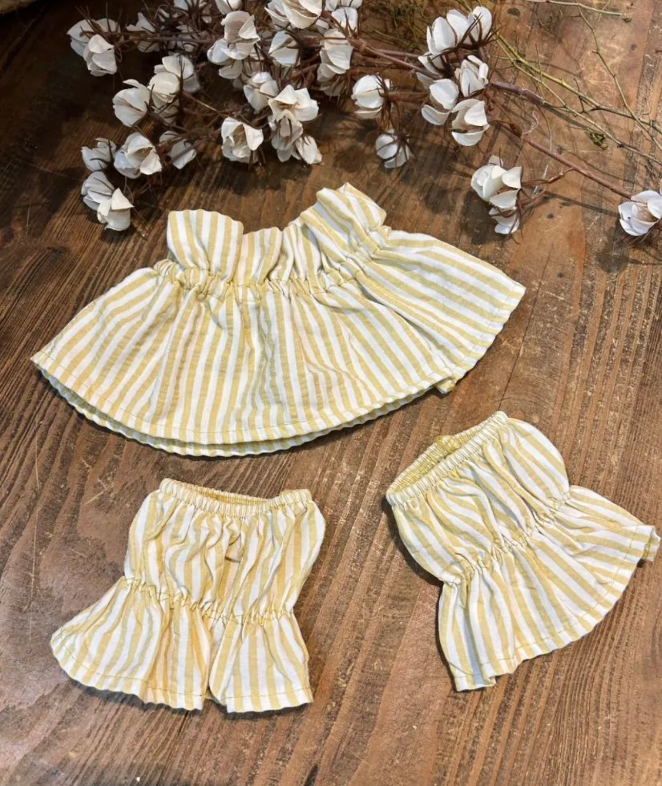 CUELLO Y PUÑOS AMARILLO