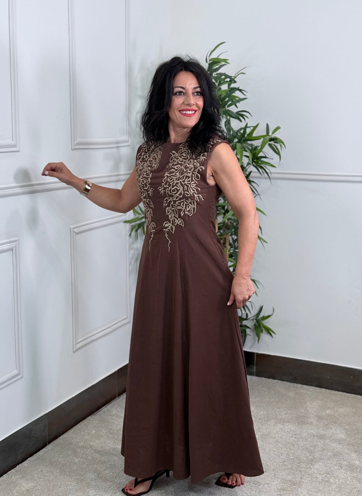 VESTIDO MEDUSA BORDADO CHOCOLATE