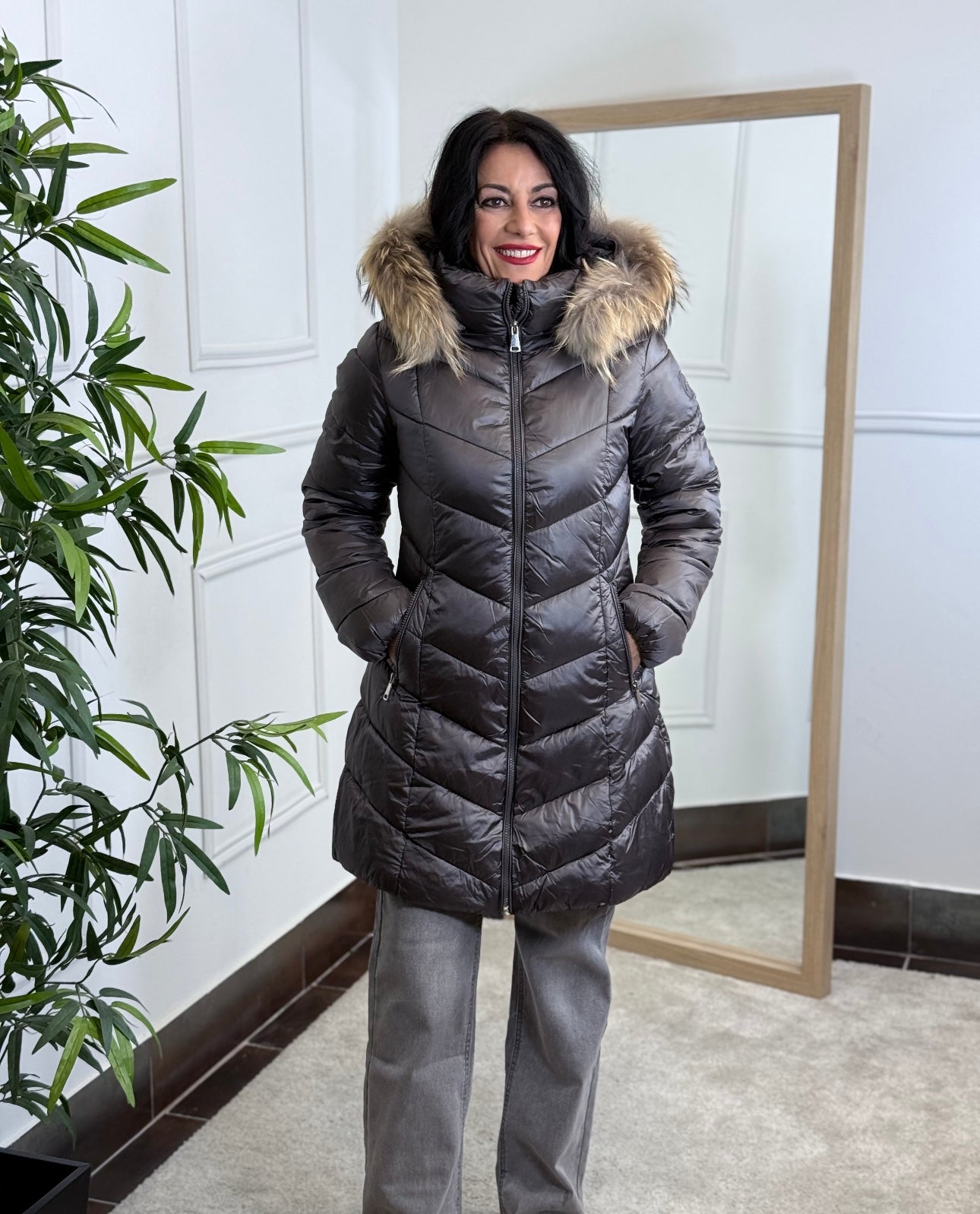 ABRIGO MOUNTAIN GRIS OSCURO