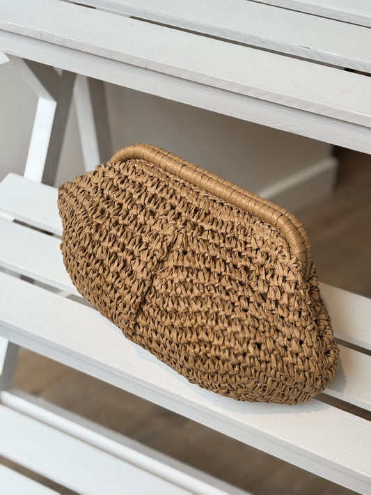 CLUTCH RAFIA CAMEL