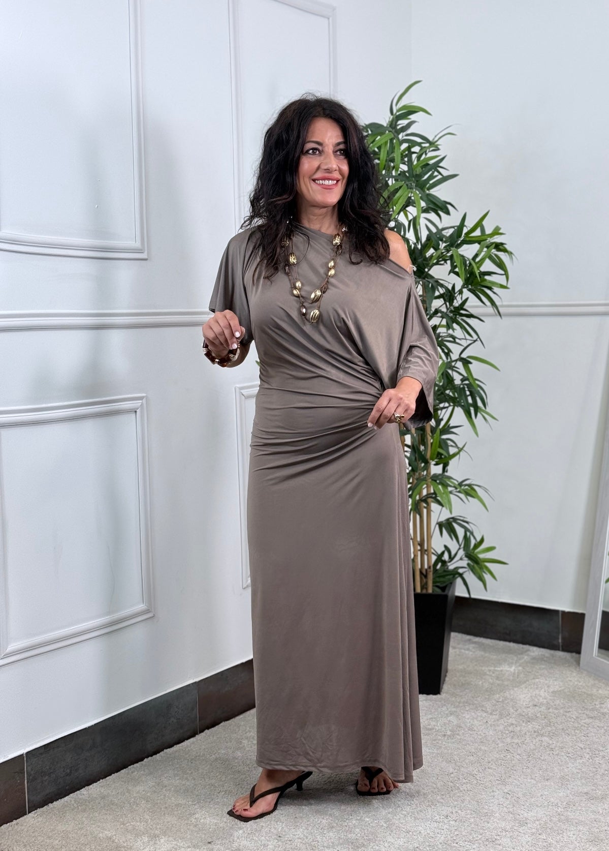 VESTIDO FRUNCE TAUPE