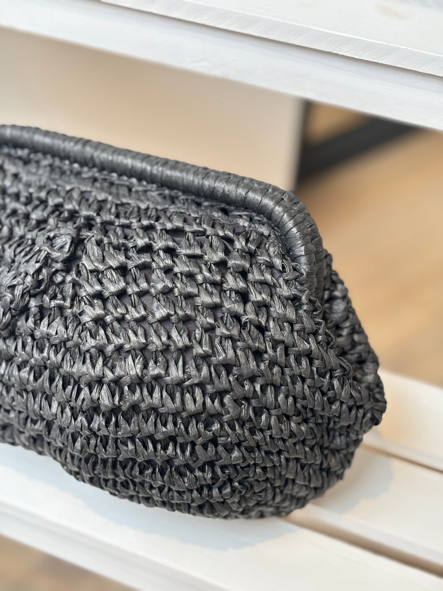 CLUTCH RAFIA NEGRO