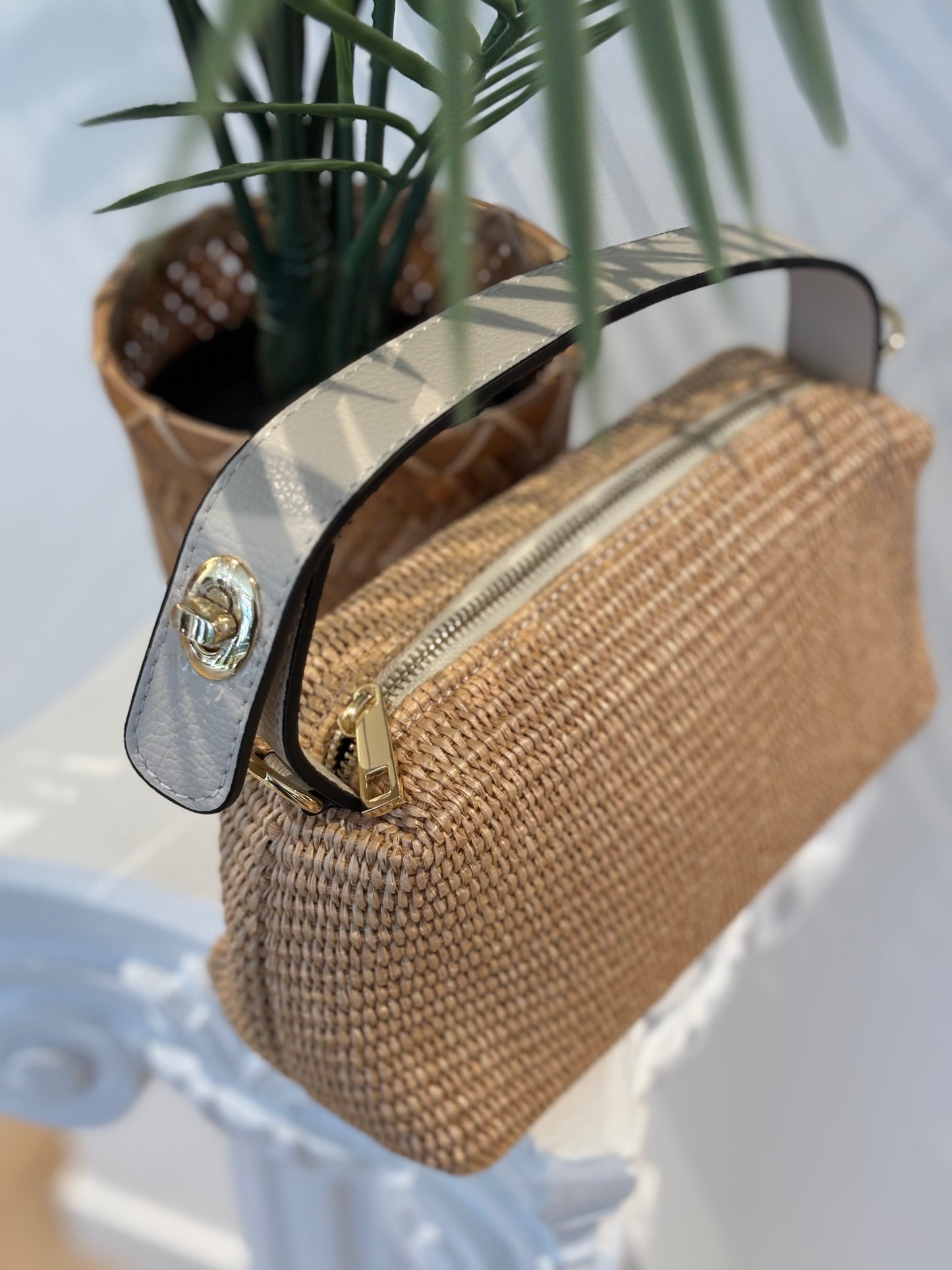 BOLSO VERGAMO PIEL Y RAFIA BEIGE