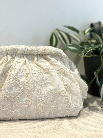 CLUTCH BORDADO BEIGE