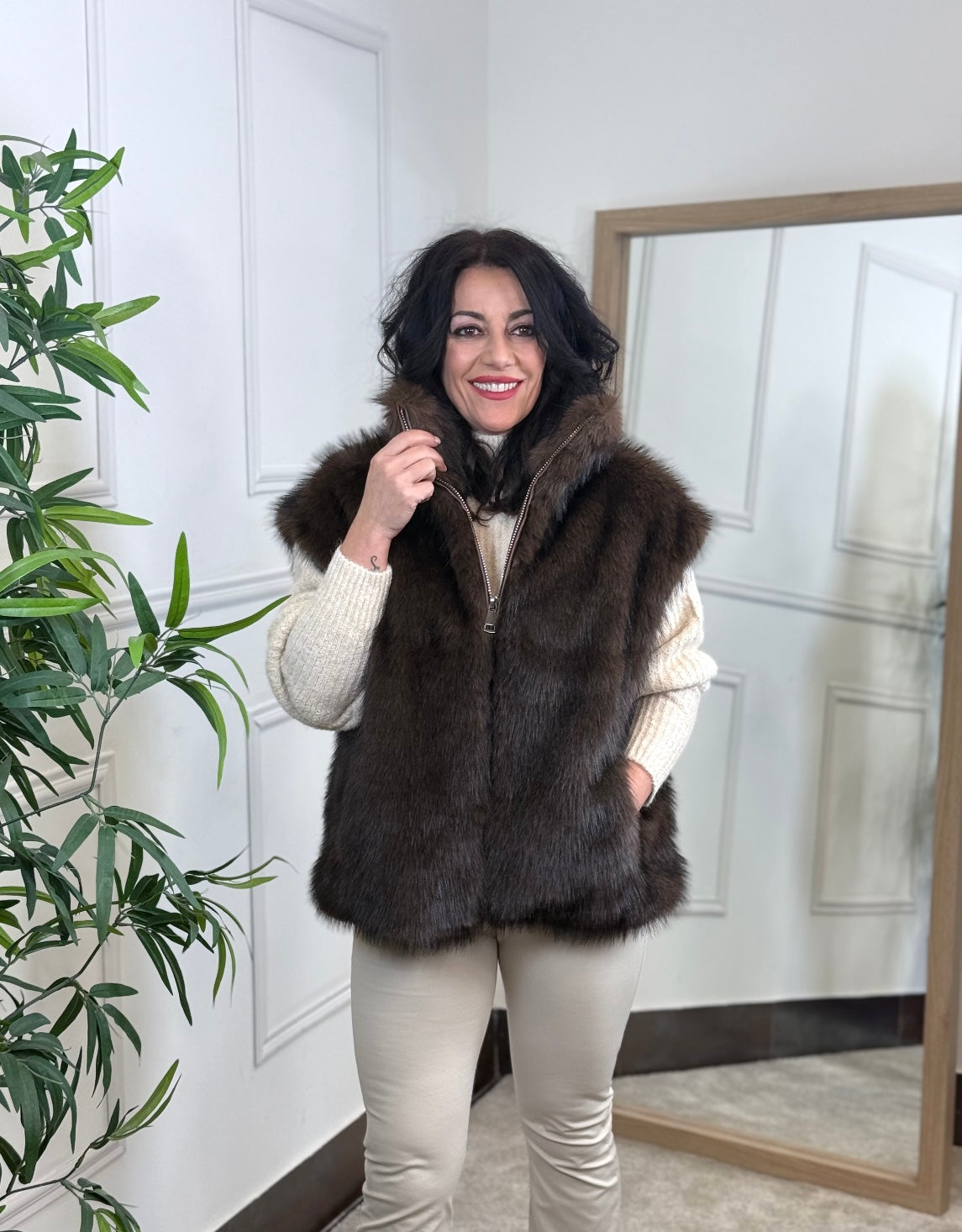 CHALECO PELO CHOCOLATE