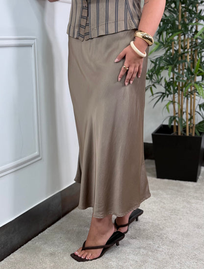 FALDA SATINADA CAMEL