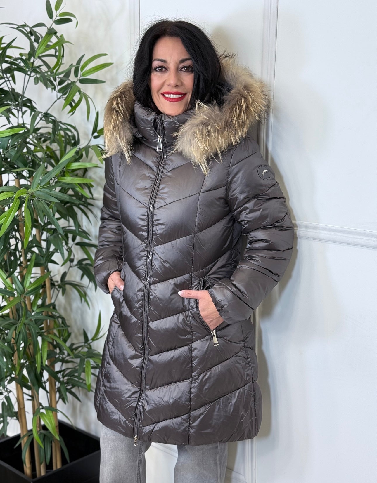 ABRIGO MOUNTAIN GRIS OSCURO