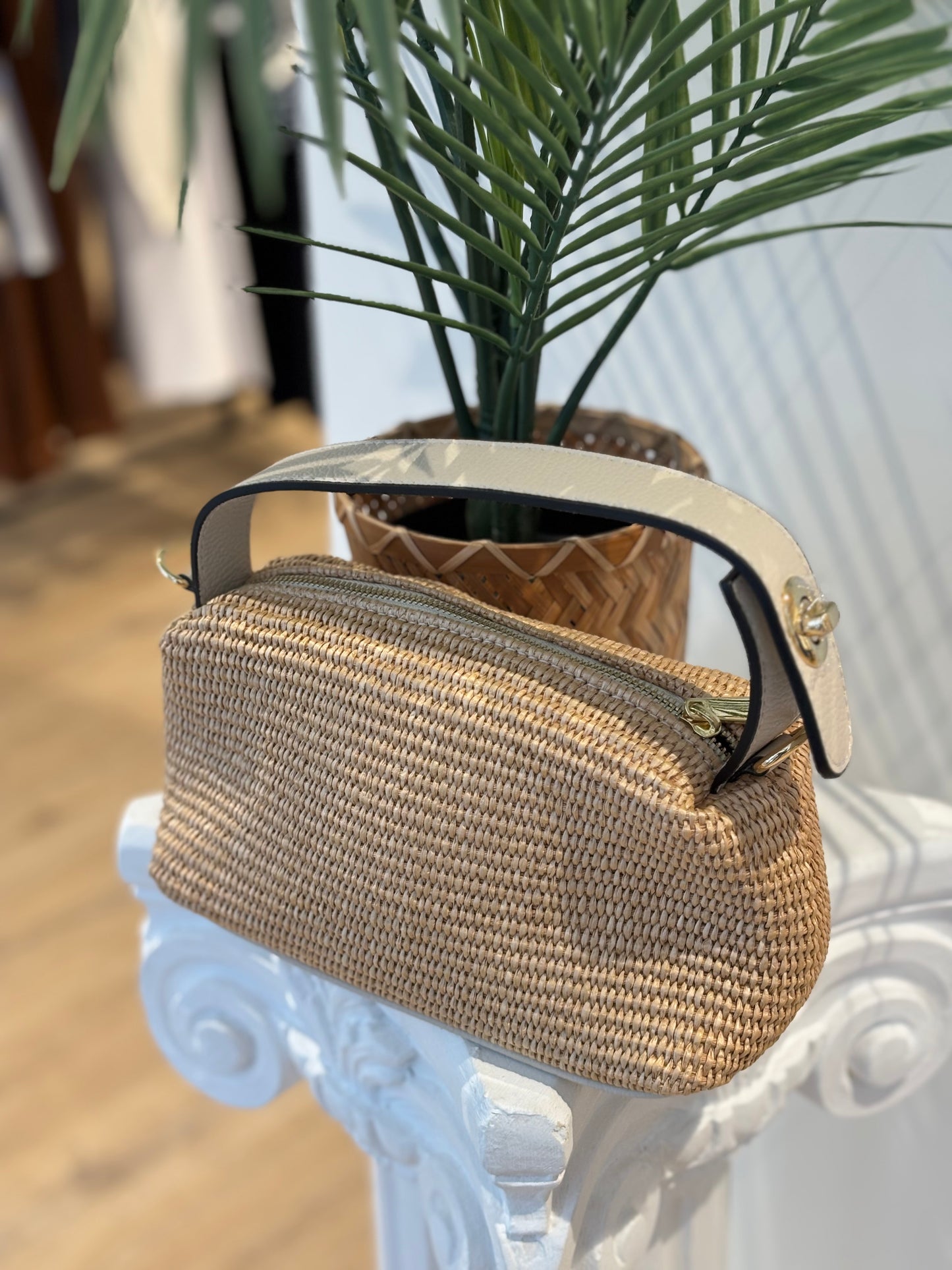 BOLSO VERGAMO PIEL Y RAFIA BEIGE