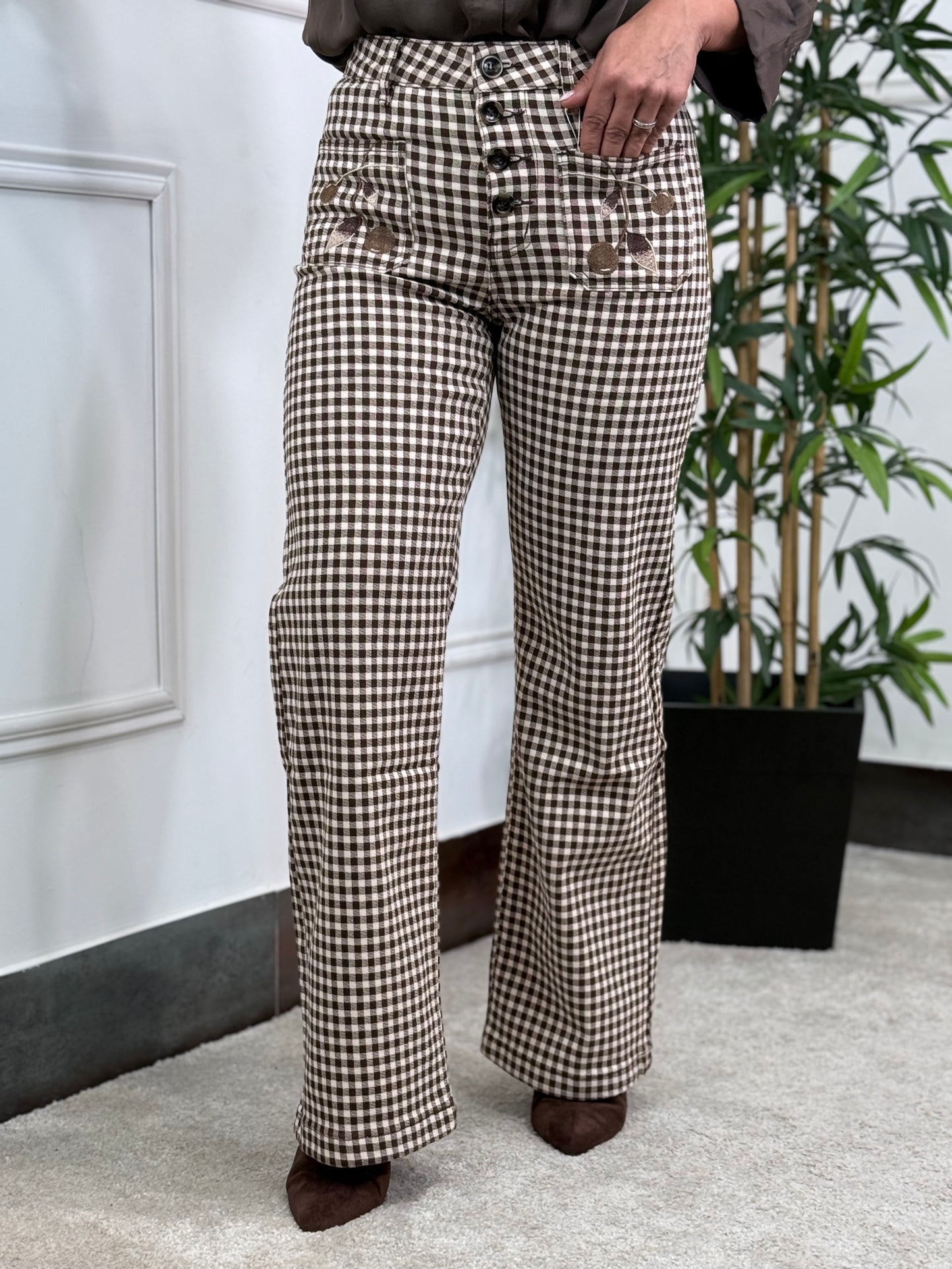 PANTALÓN VICHÍ BORDADO CHOCOLATE